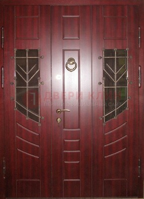 Парадная дверь со вставками из стекла и ковки ДПР-34 в загородный дом в Волхове